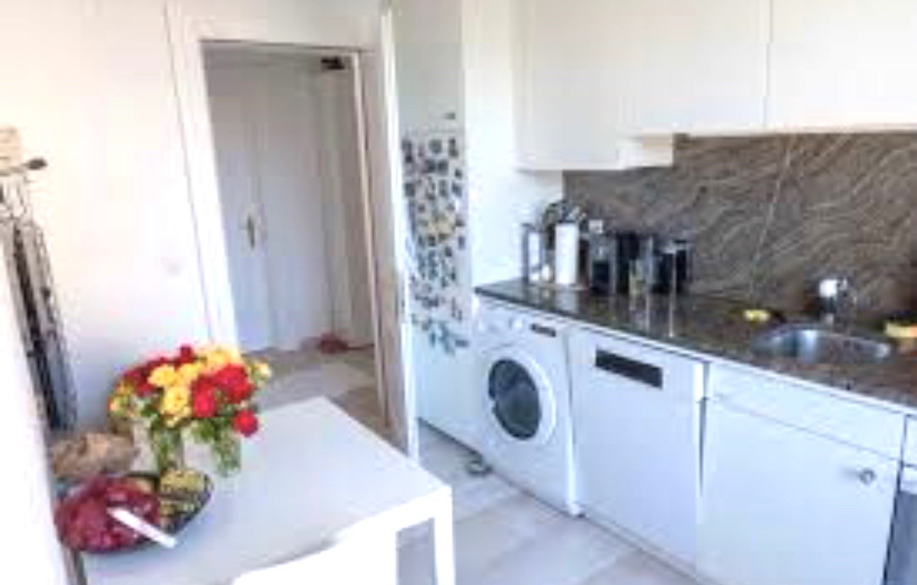 Chambre dans un appartement partagé