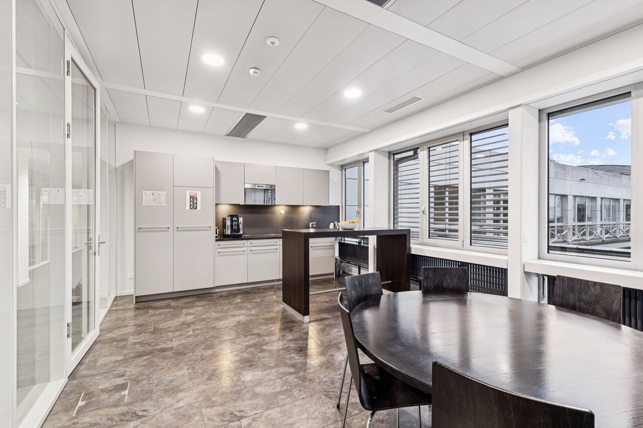 288m² office