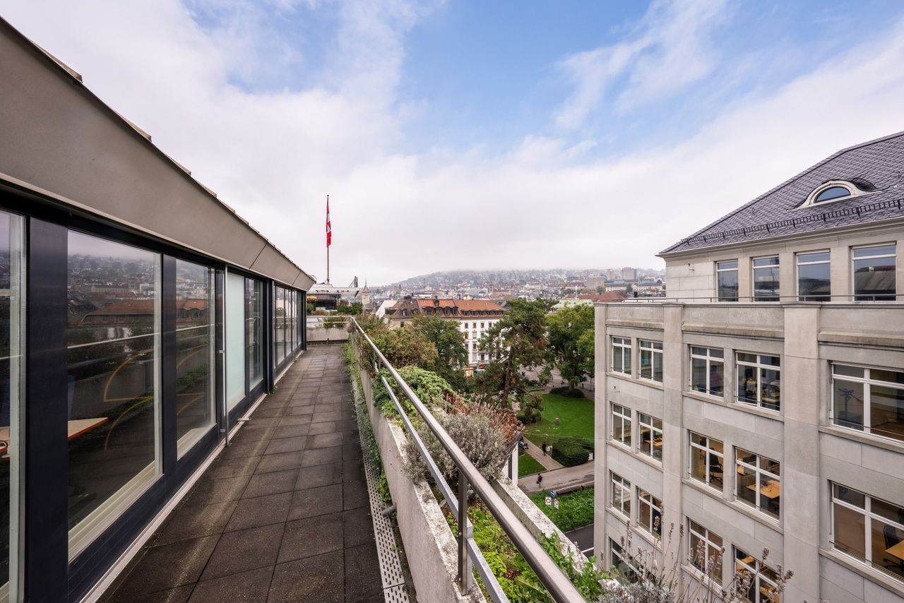 2300m² office