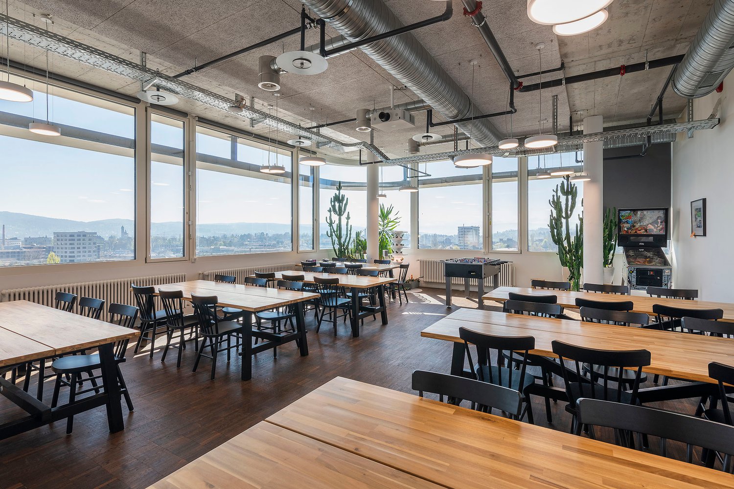 2200m² office