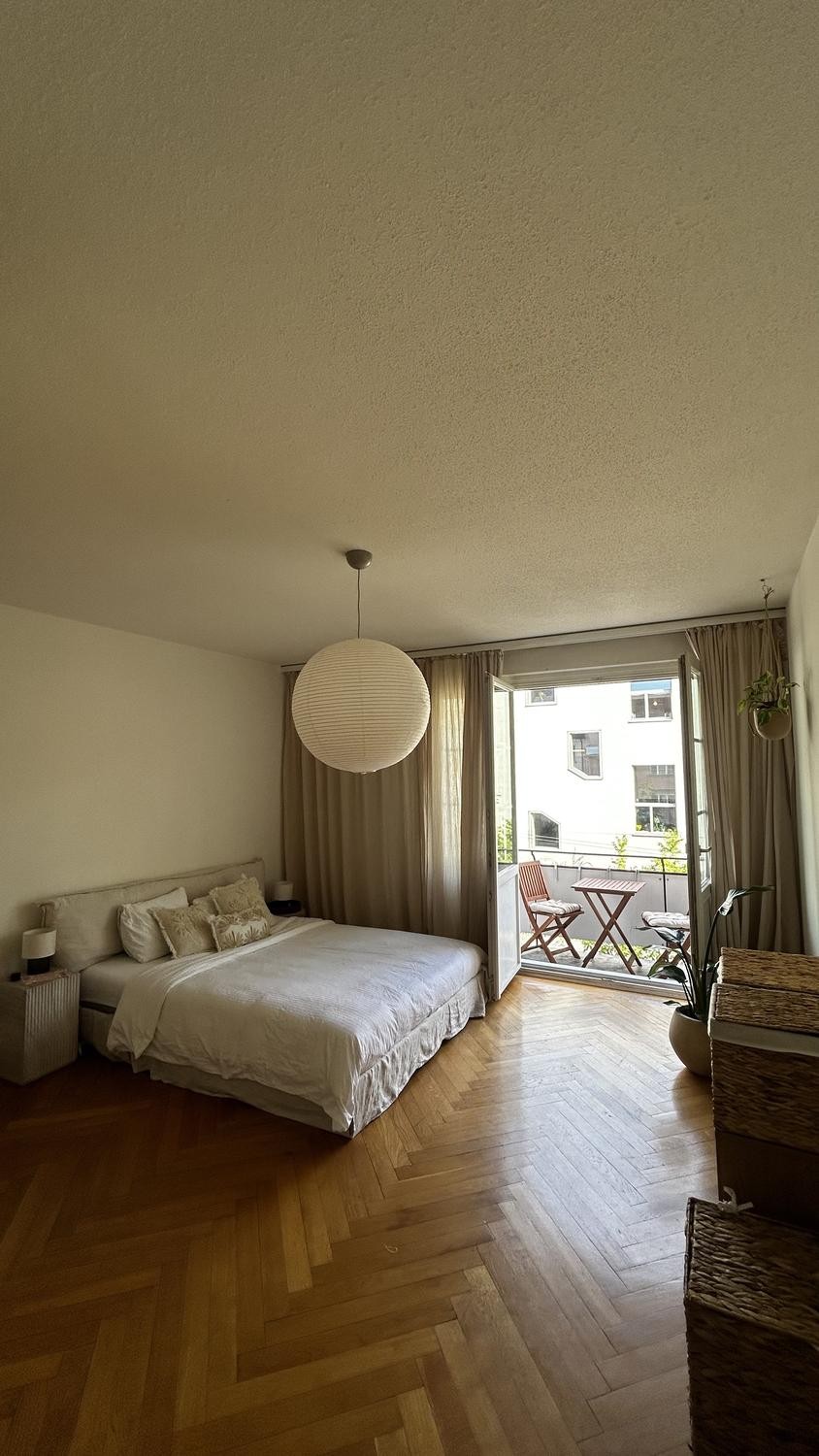 2 ½ room apartment

2.5-room apartment, 68 qm Kornhausstrasse, Zürich Kreis 6

Bright, unfurnished 2.5 room apartment in a very central location, only a few minutes from Letten. With balcony, bathtub and dishwasher. Shopping facilities, cafes, Limmat and public transport directly in front of the doo