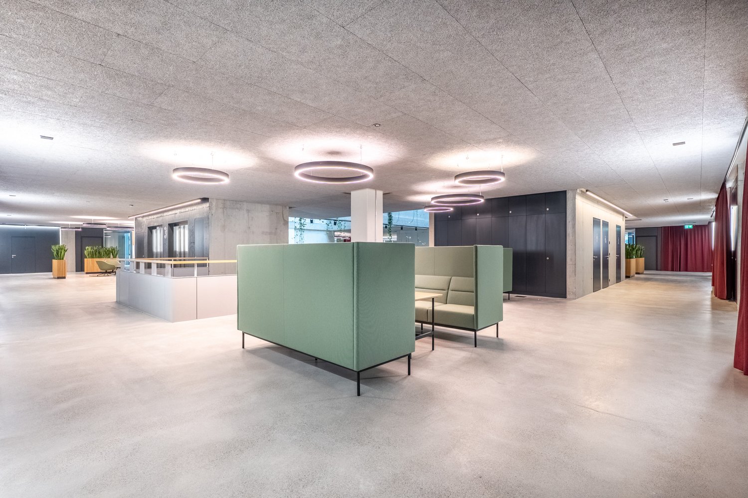 327m² office