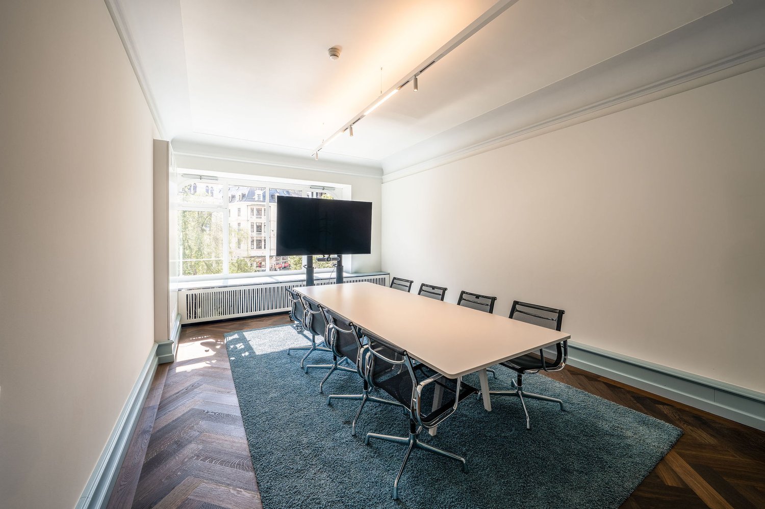 210m² office