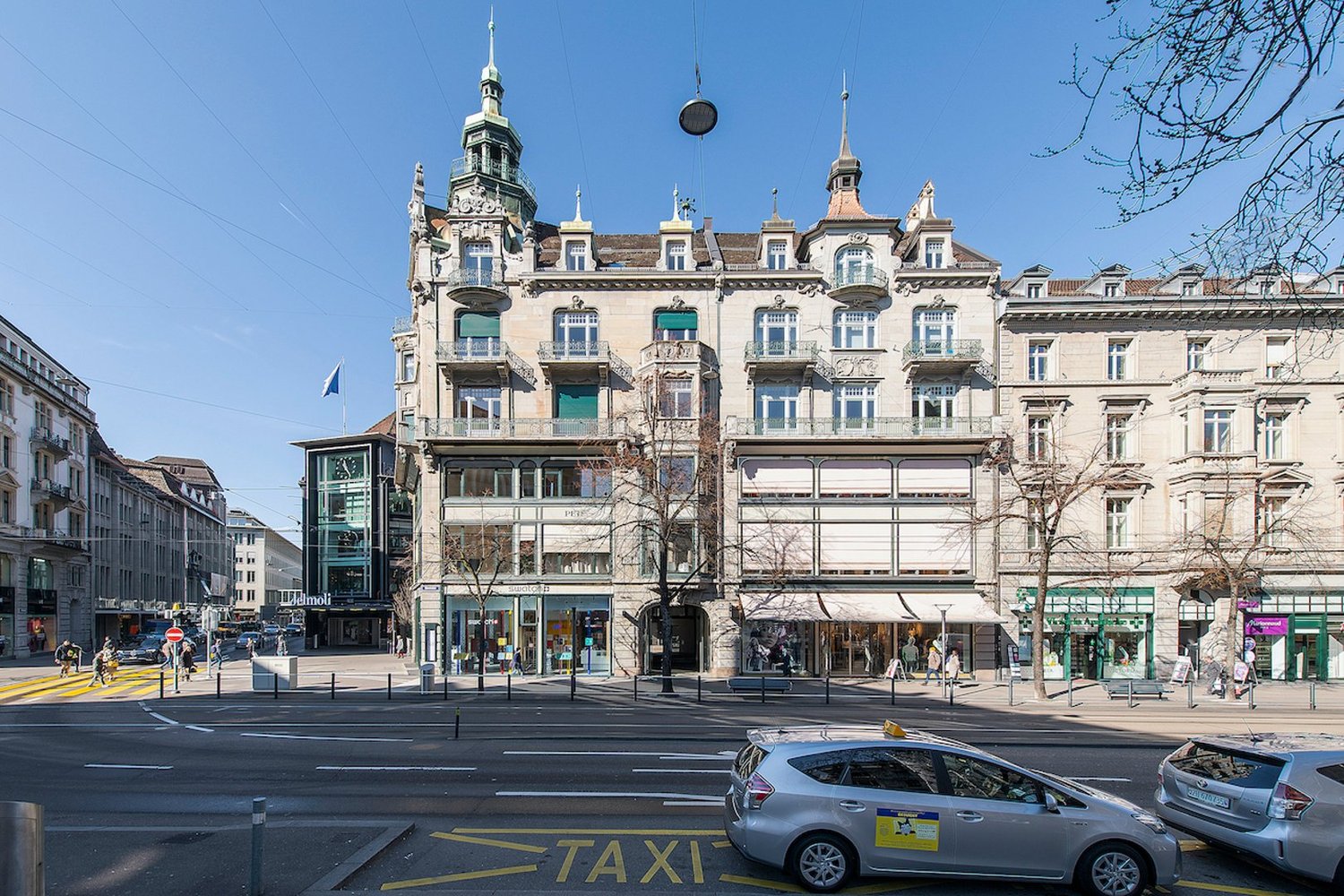 210m² office