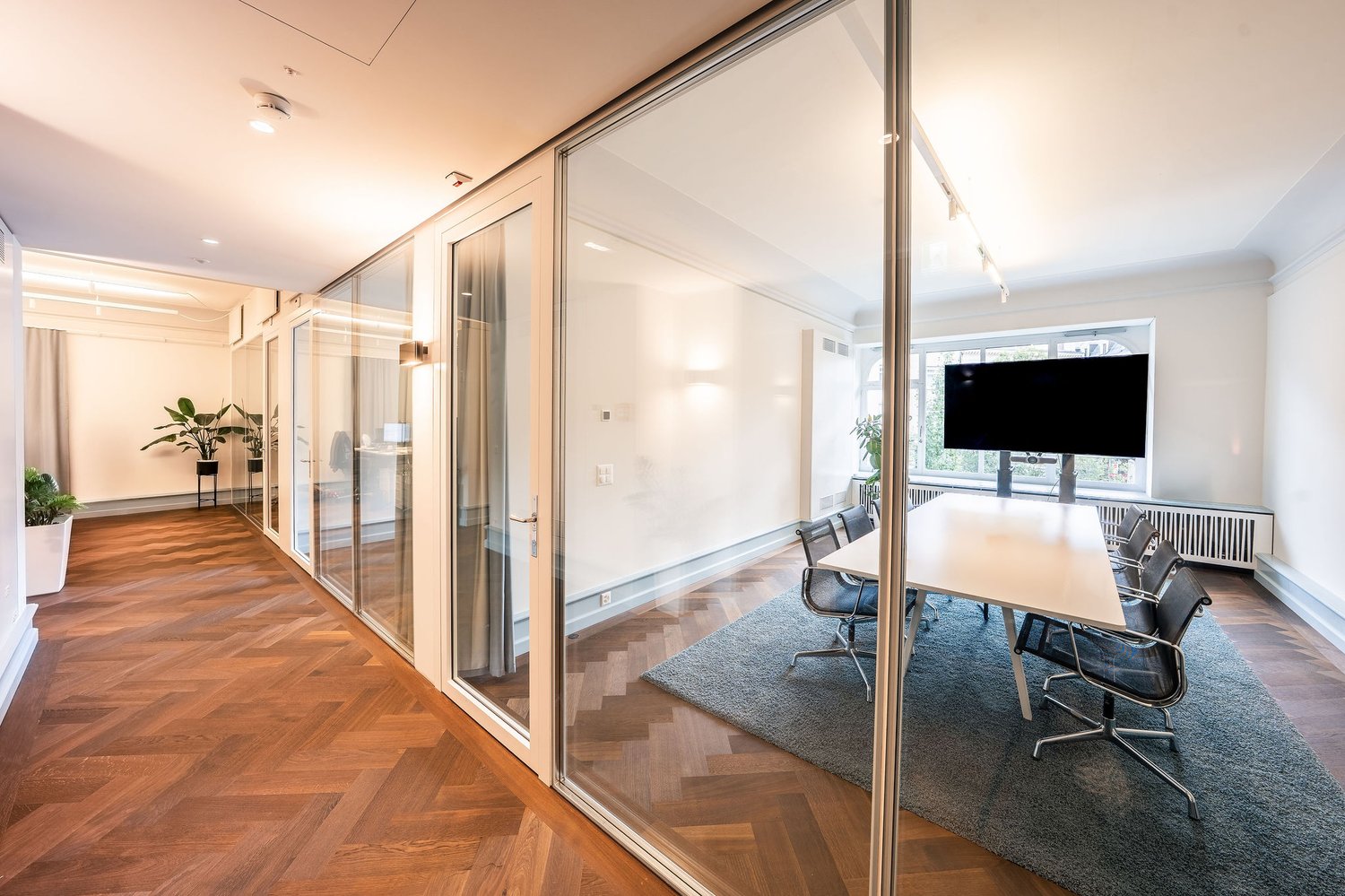 210m² office