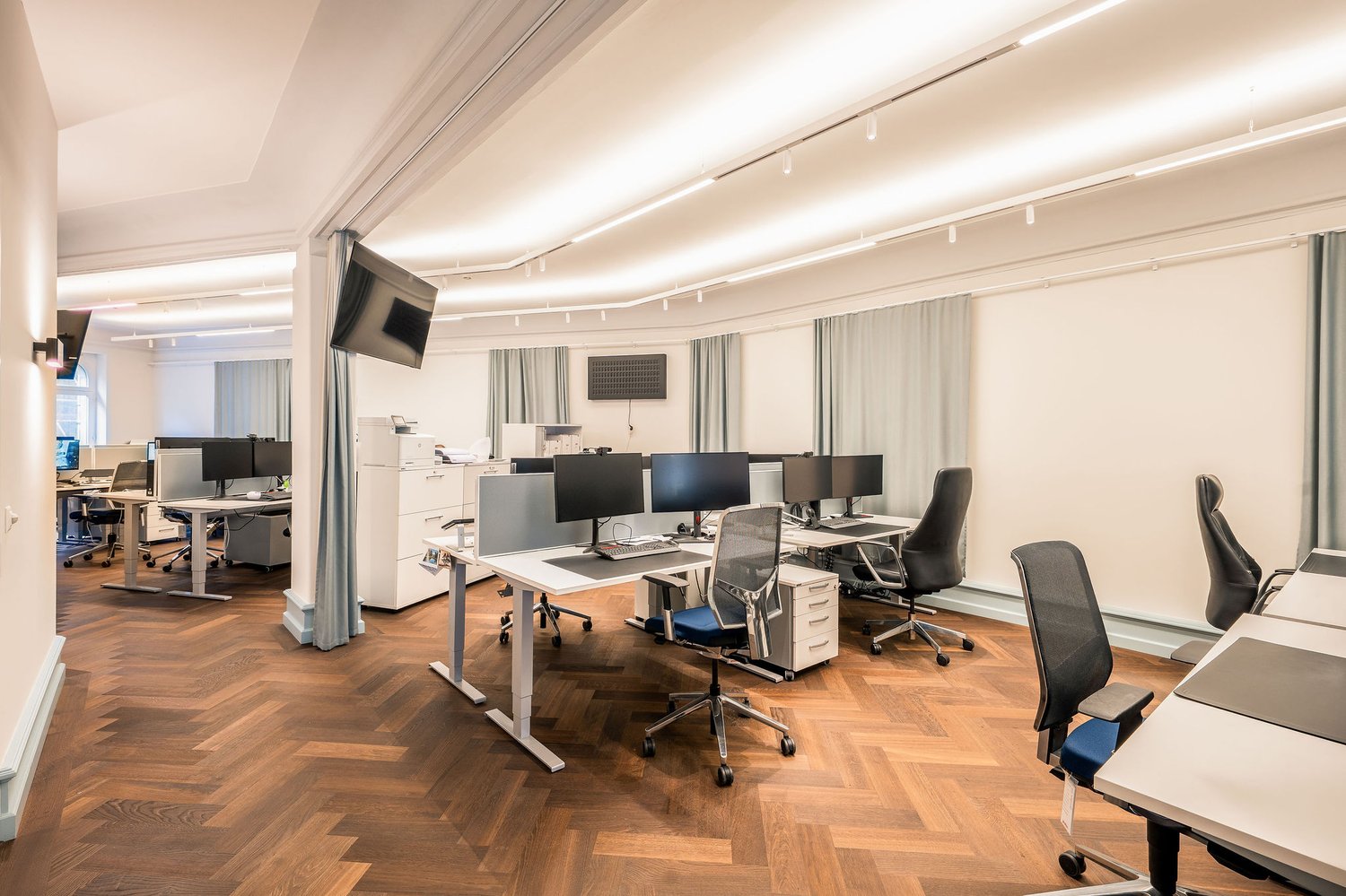 210m² office
