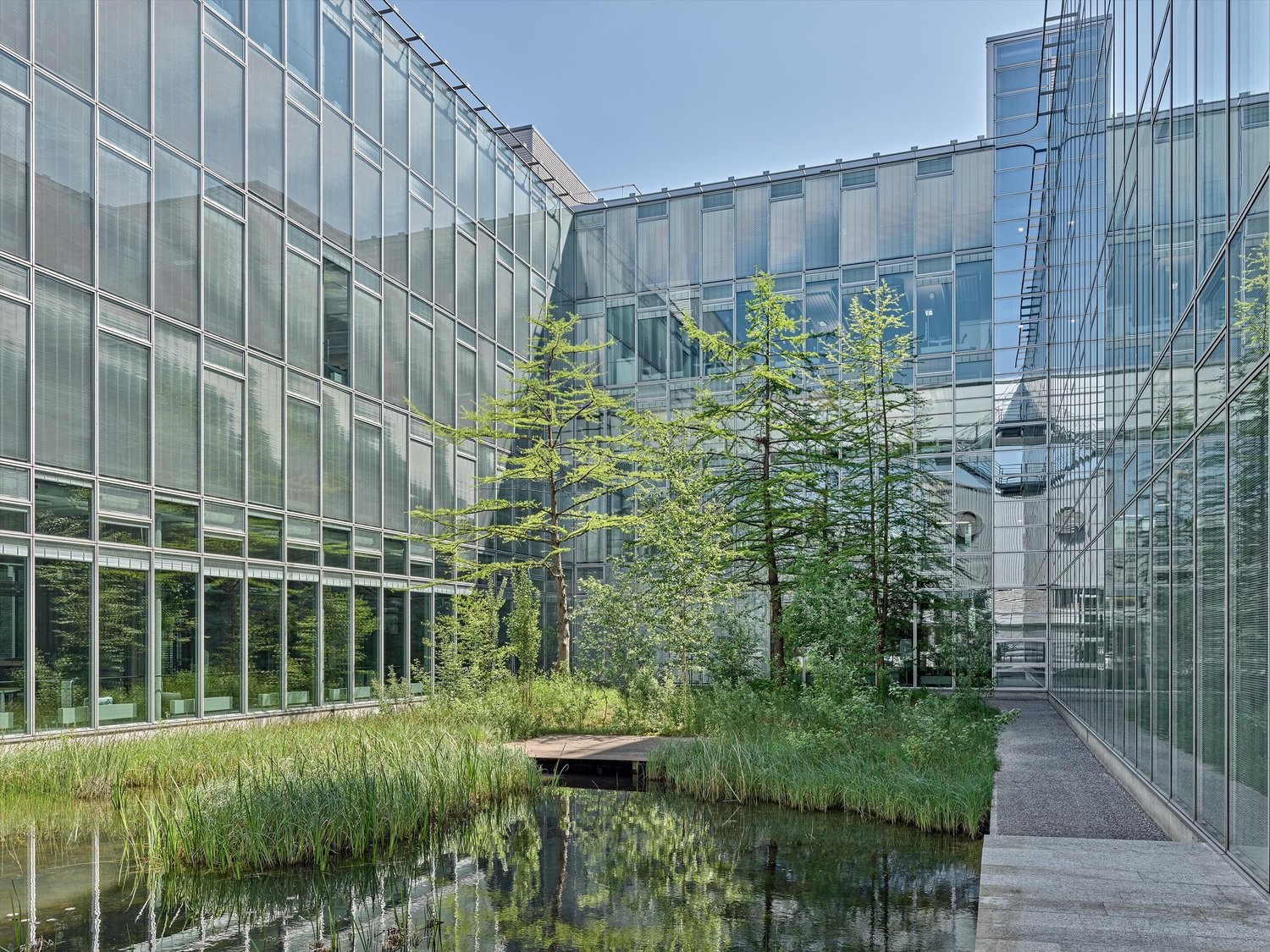 85m² office