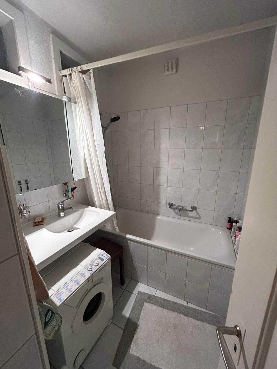 Chambre dans un appartement partagé