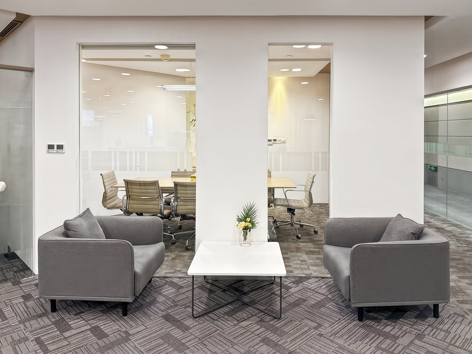 300m² office