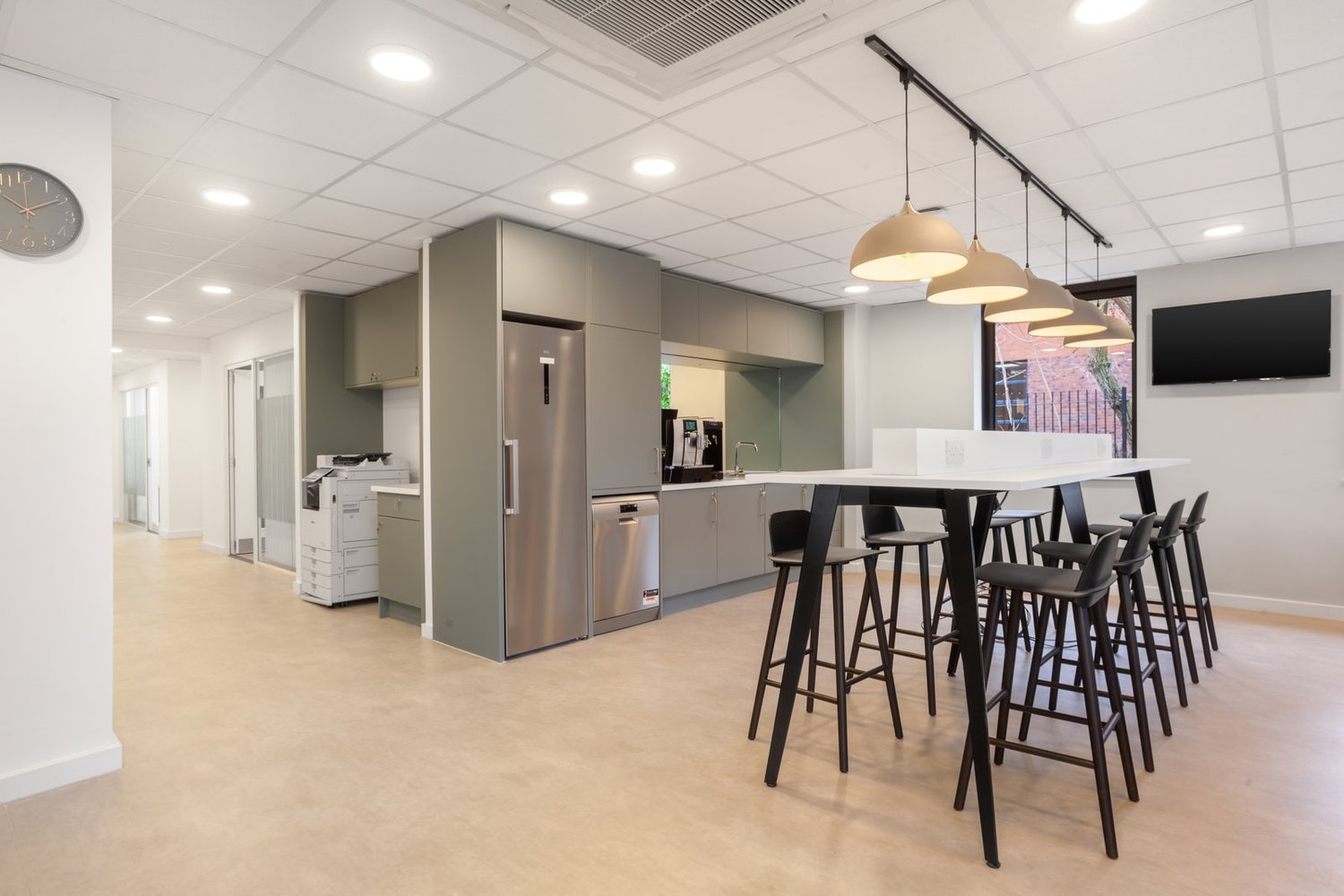 300m² office