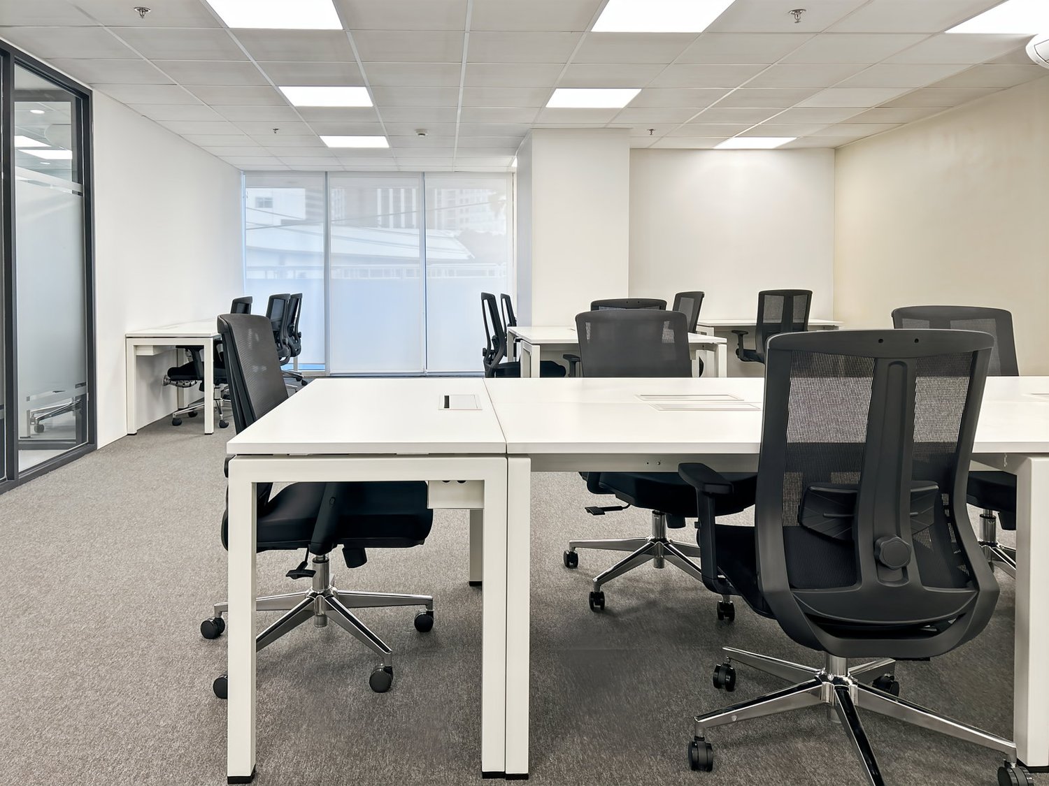 300m² office