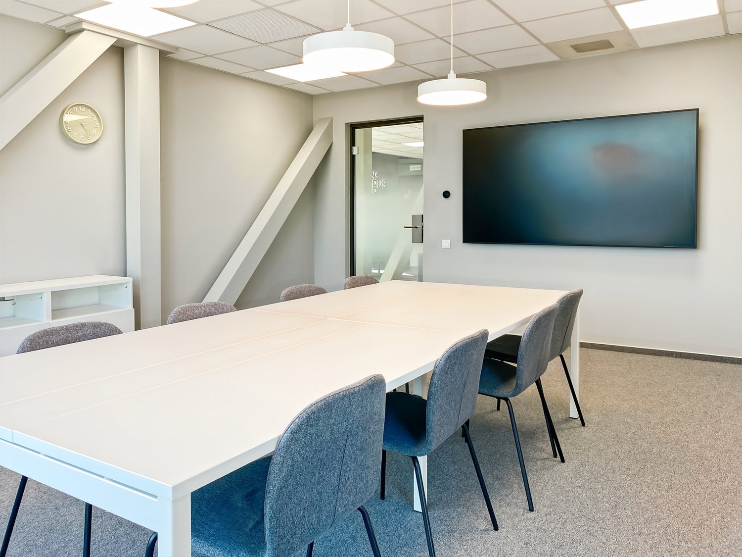 300m² office