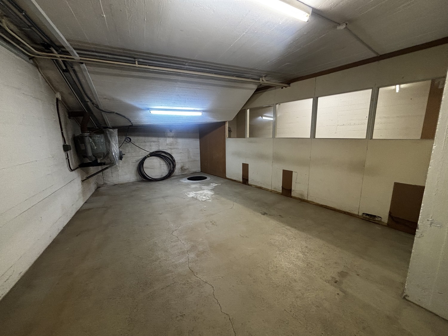 45m² storage room