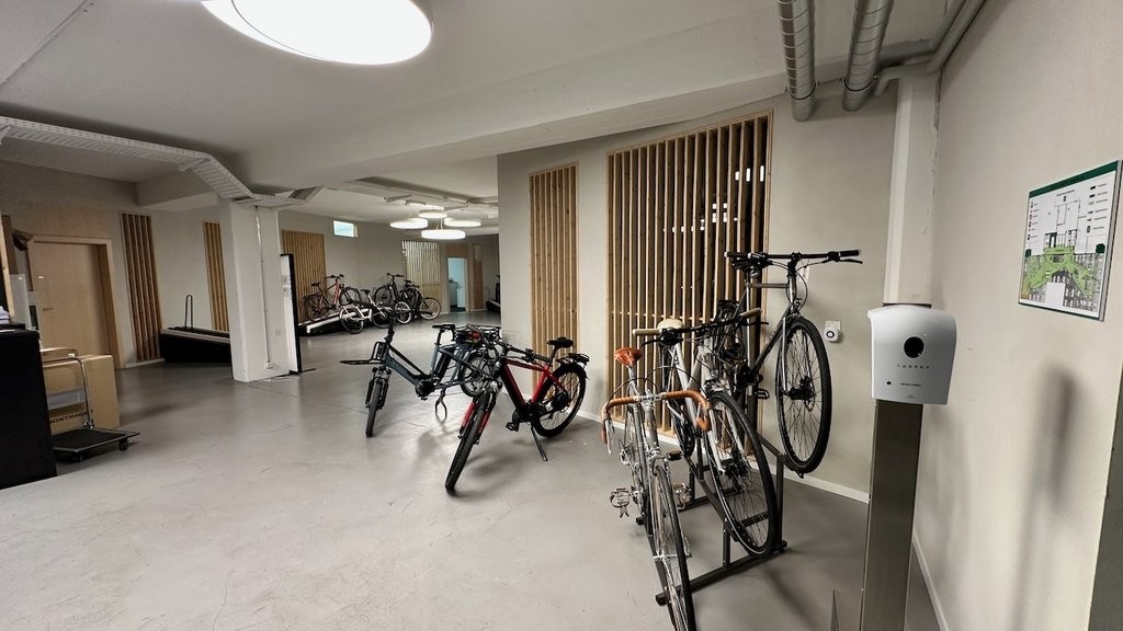 872m² commercial