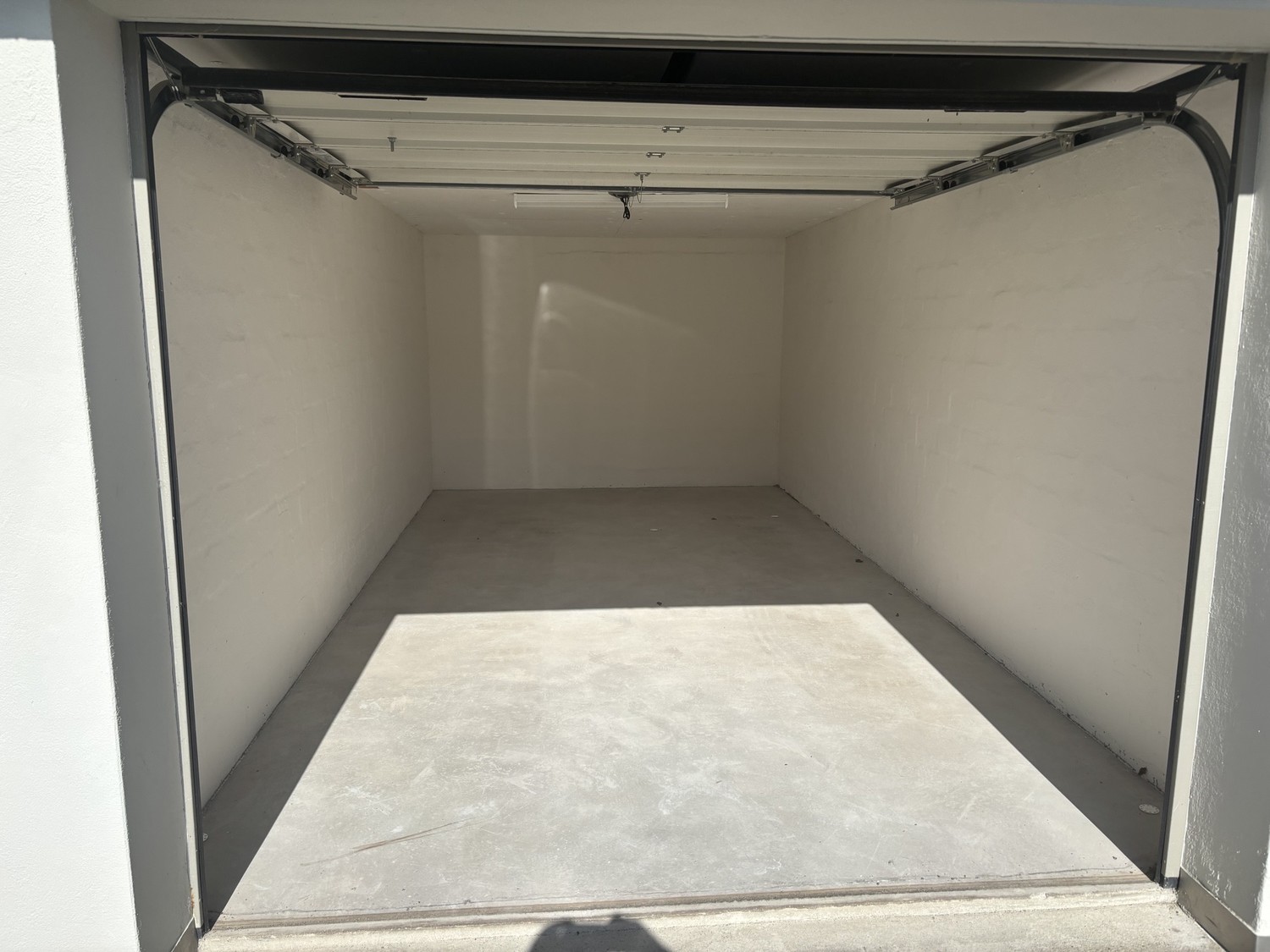 Single garage, photo 2 of 3