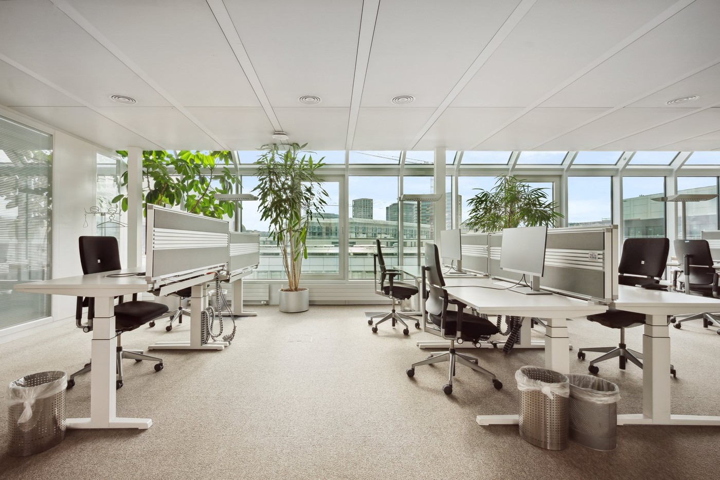 635m² office
