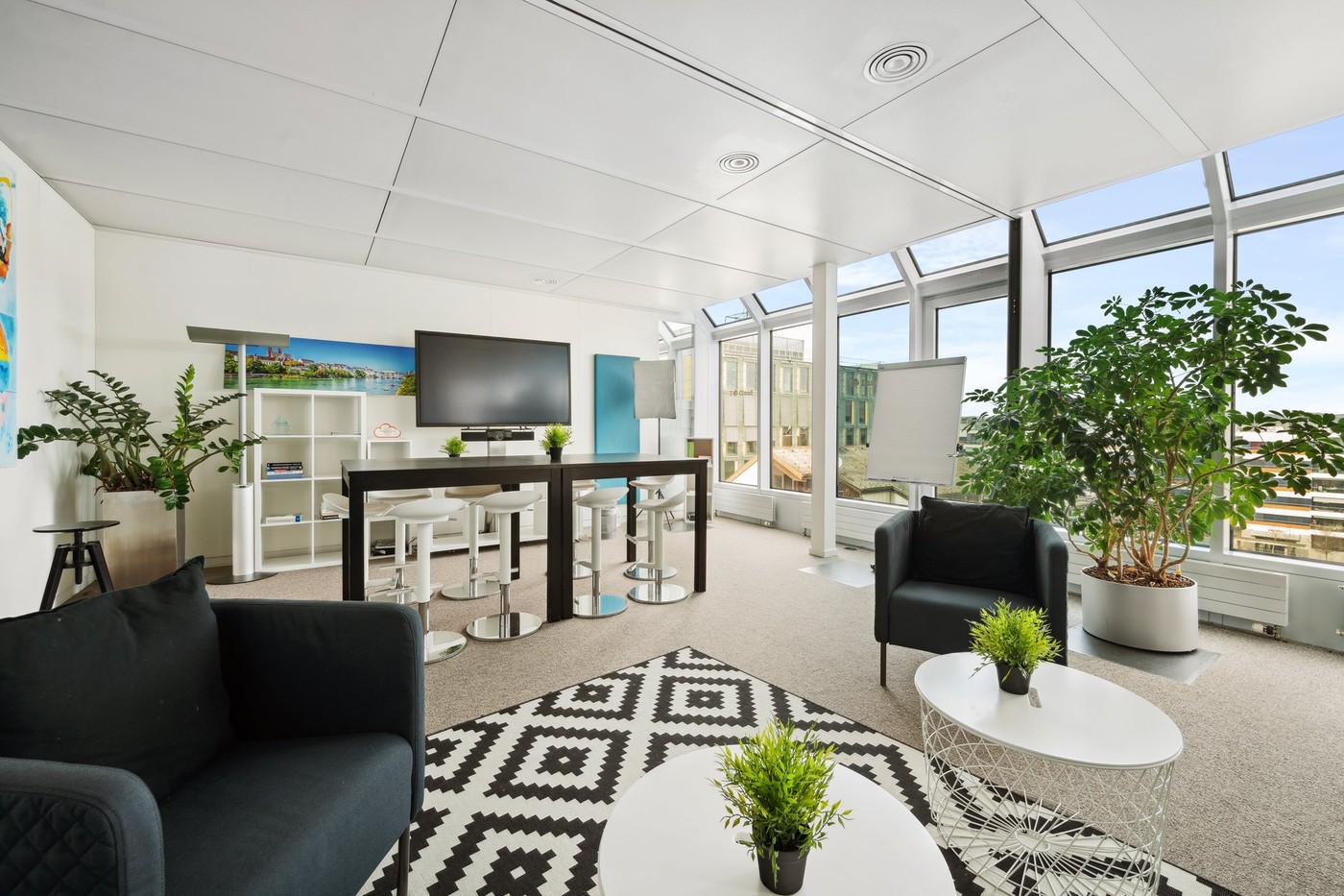 635m² office