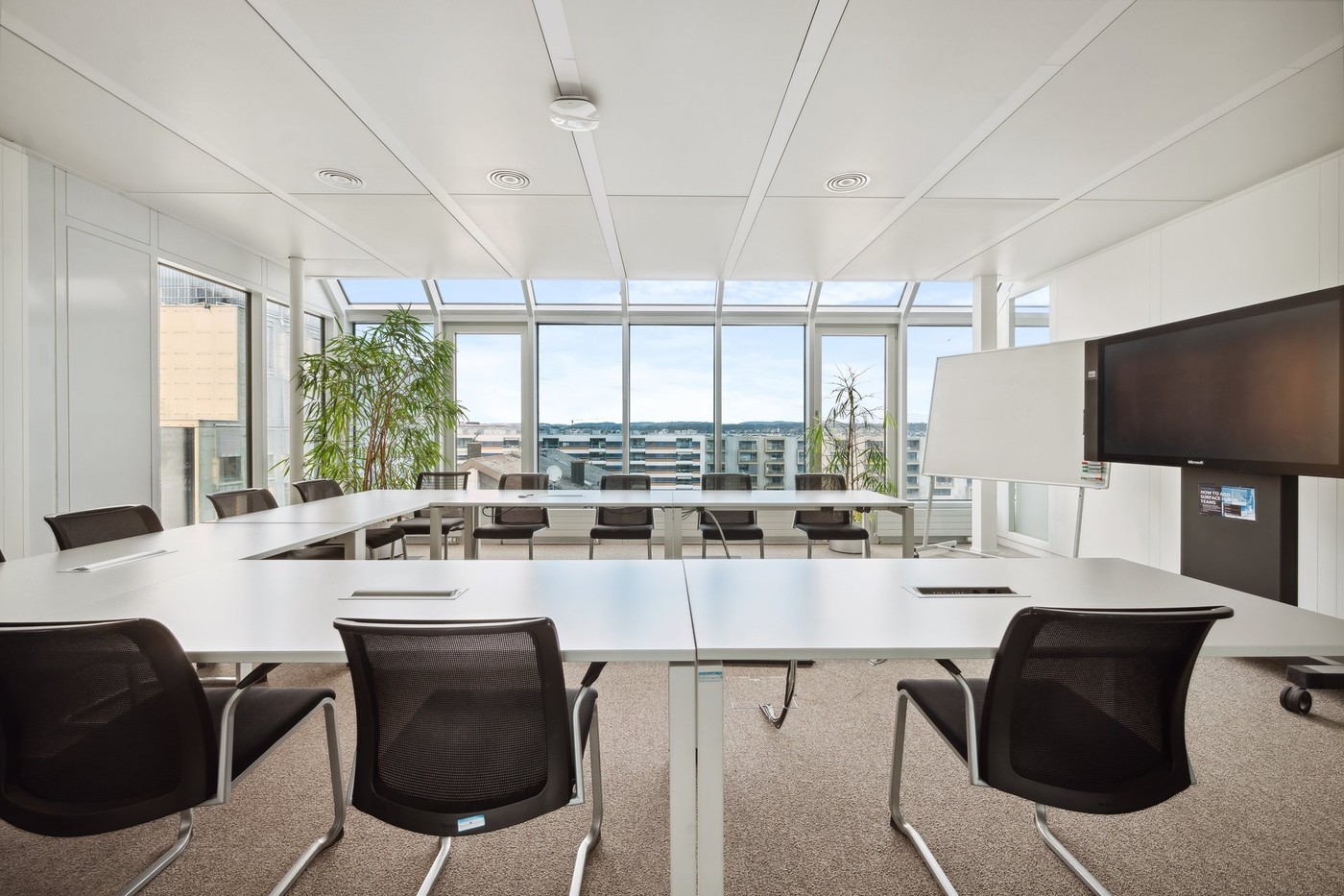 635m² office