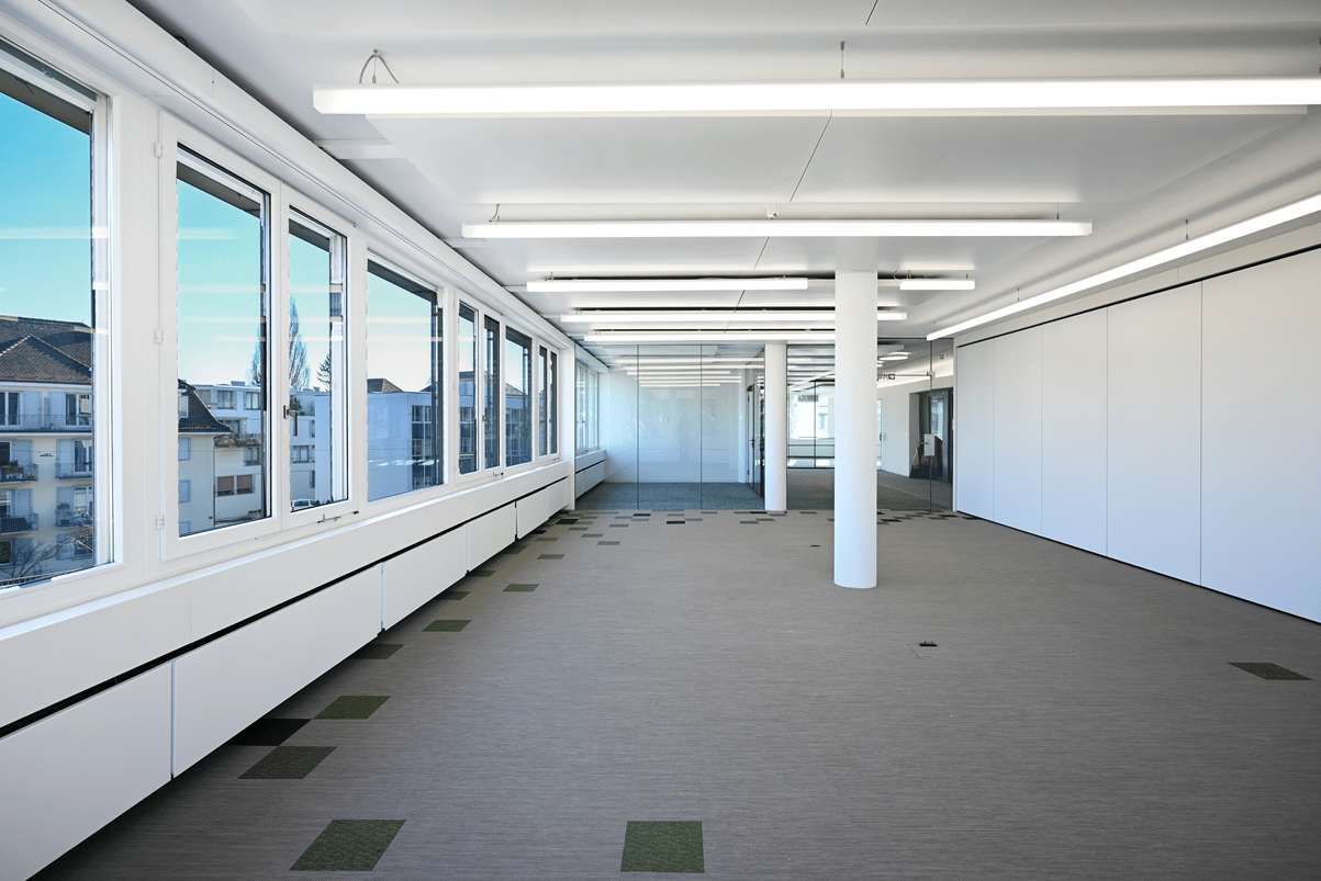 758m² office