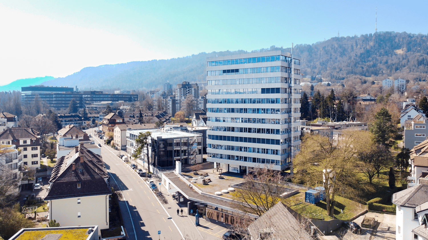 758m² office