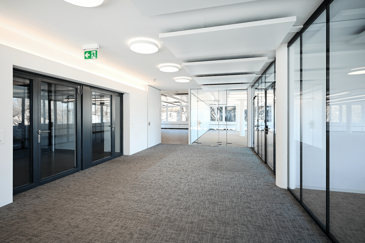 758m² office