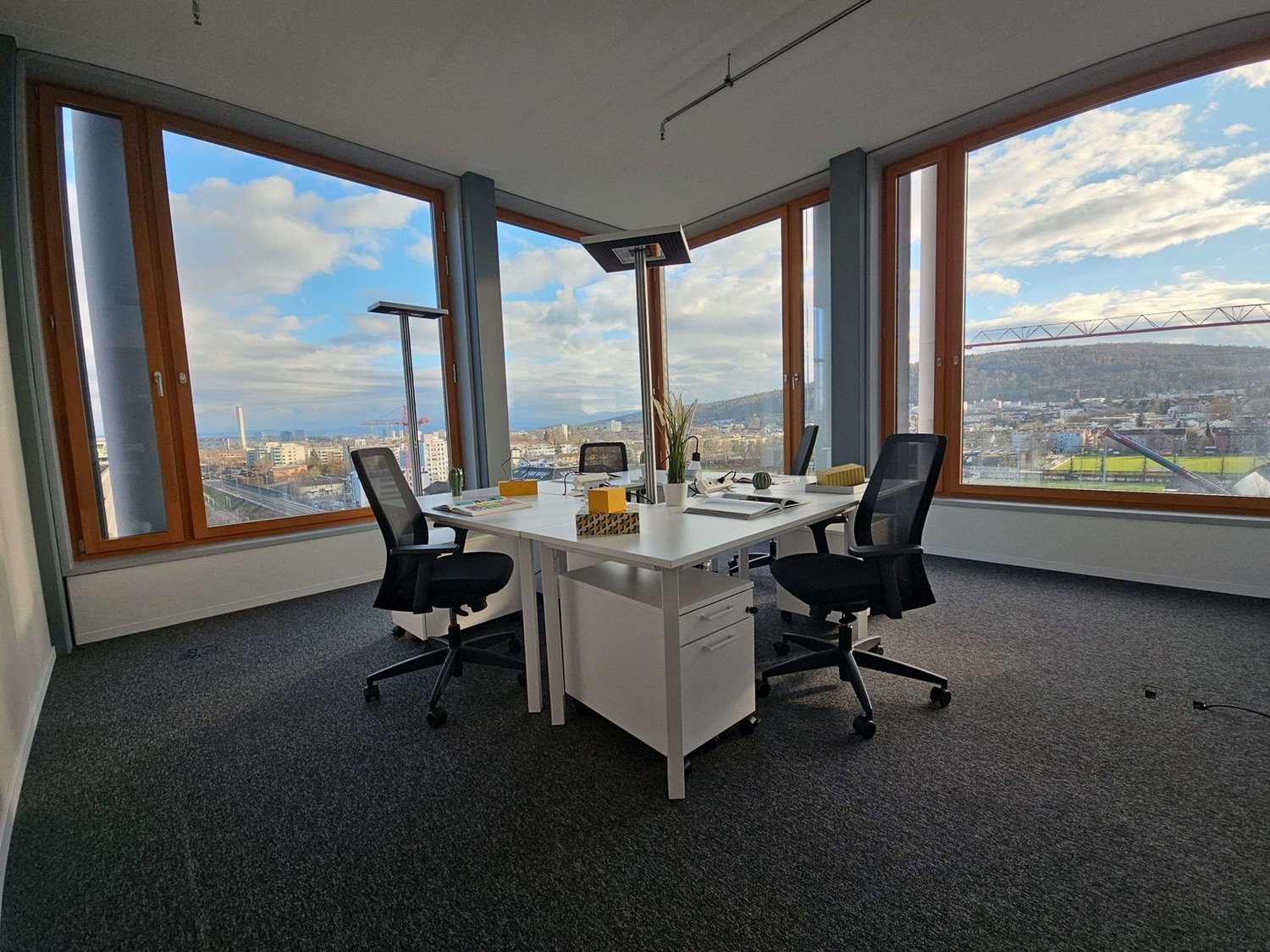 225m² office