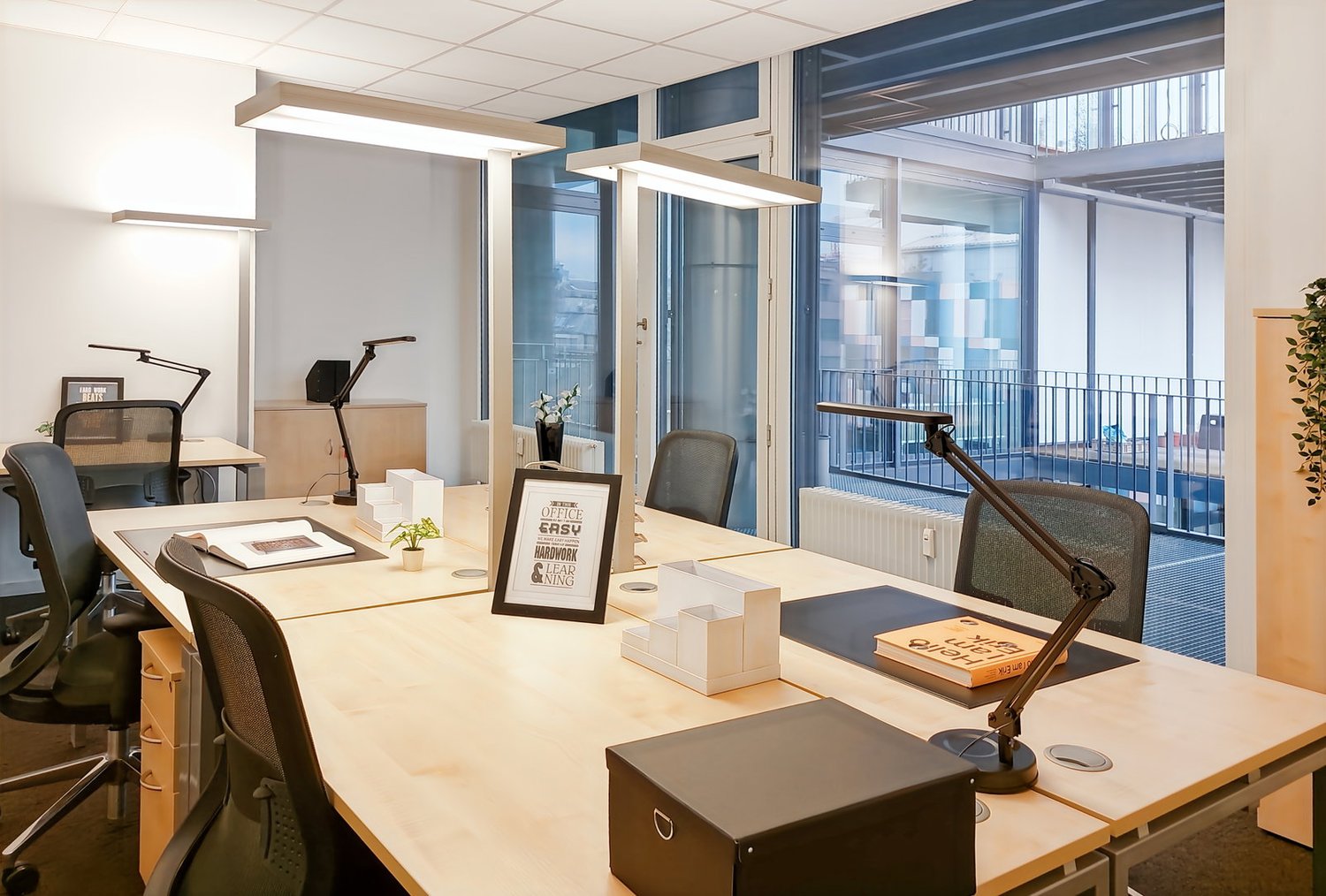 225m² office