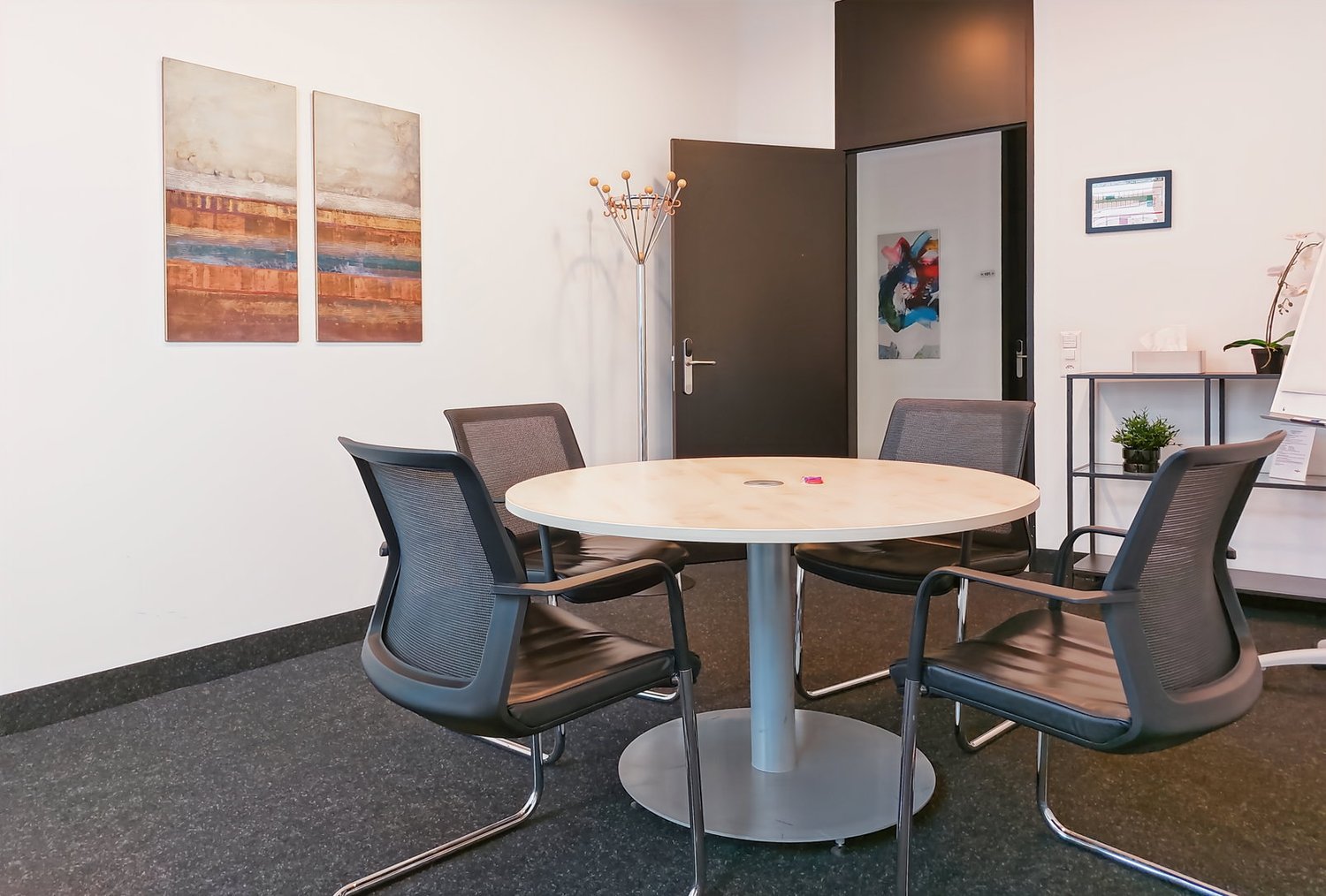 225m² office