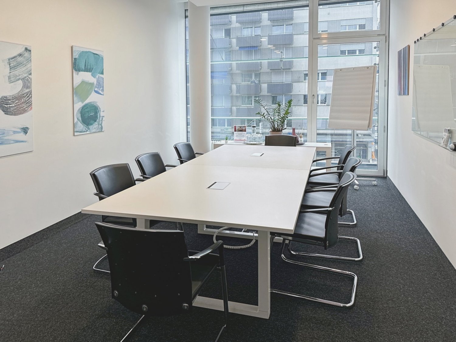 225m² office