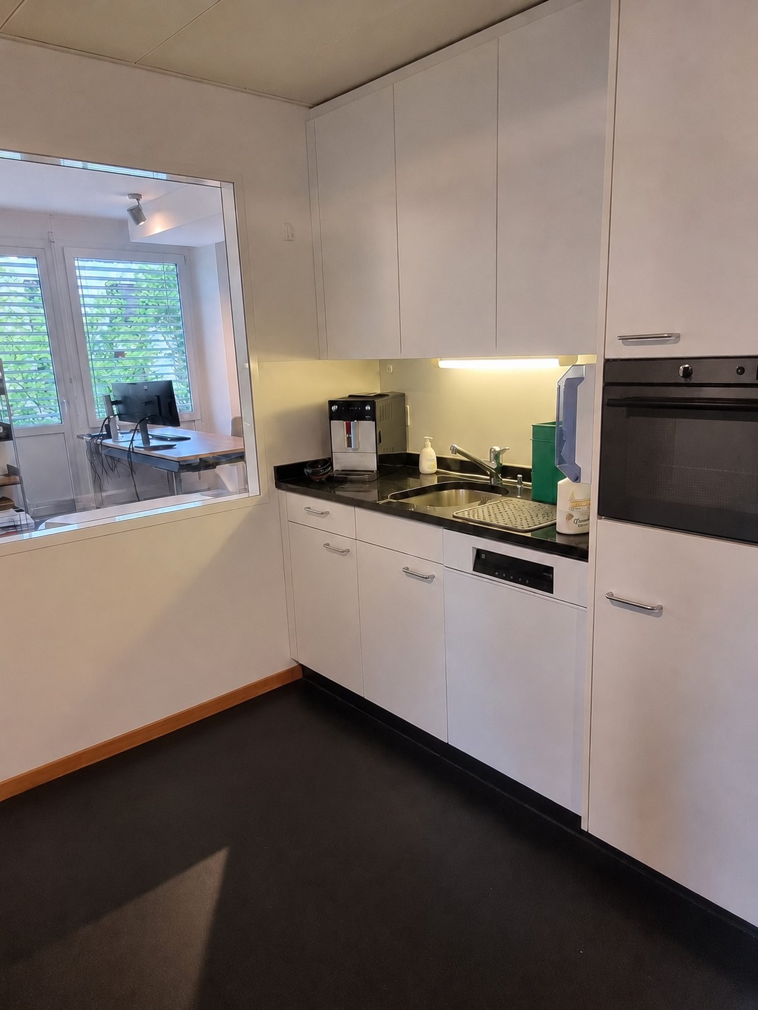 165m² office
