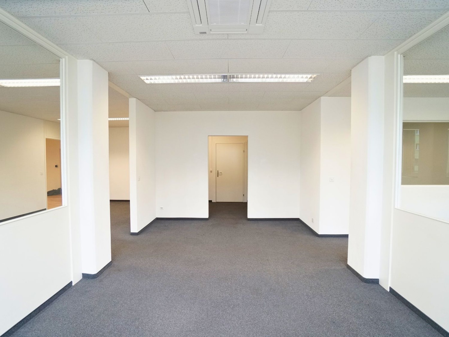 290m² office