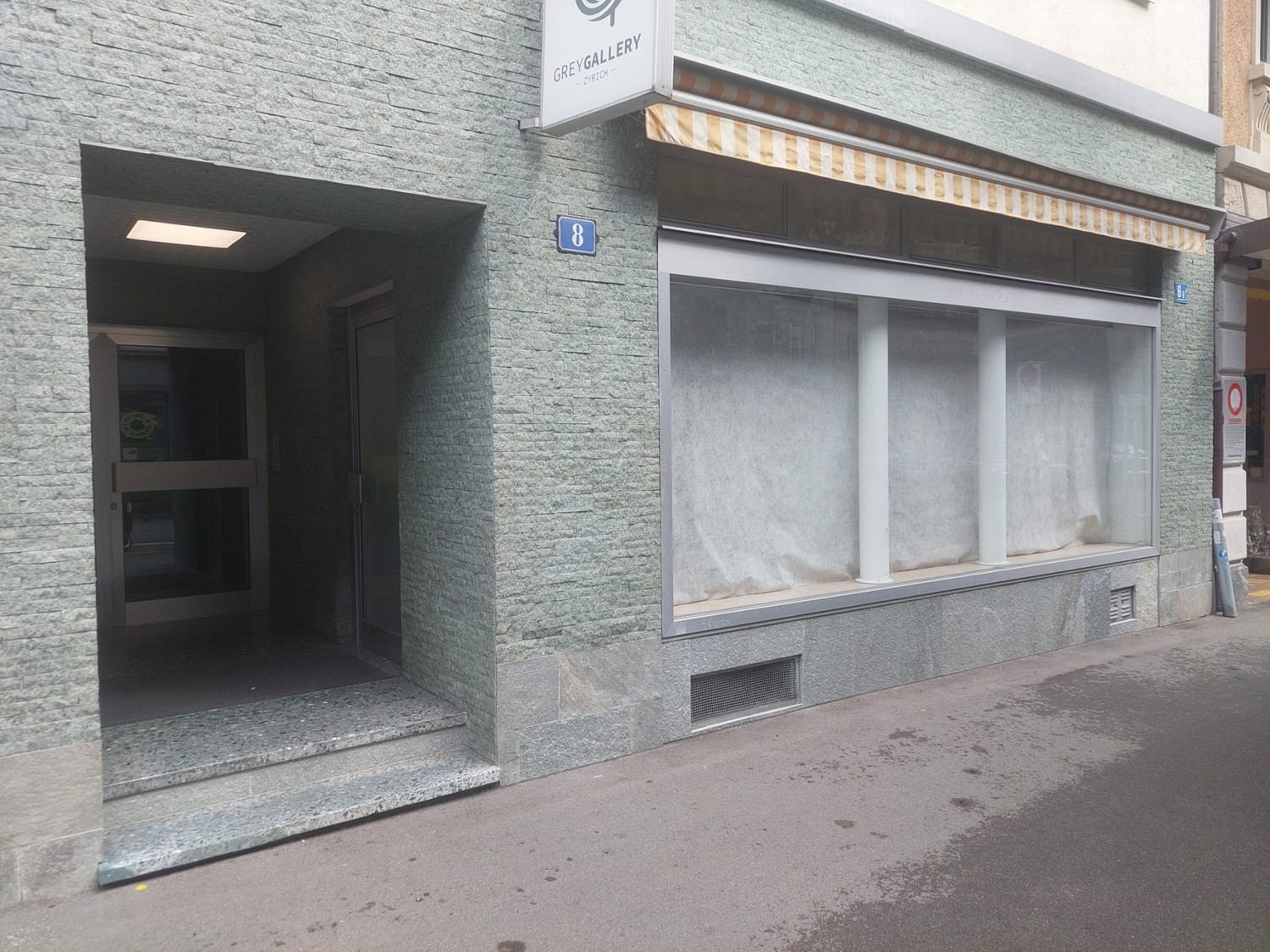 63m² commercial