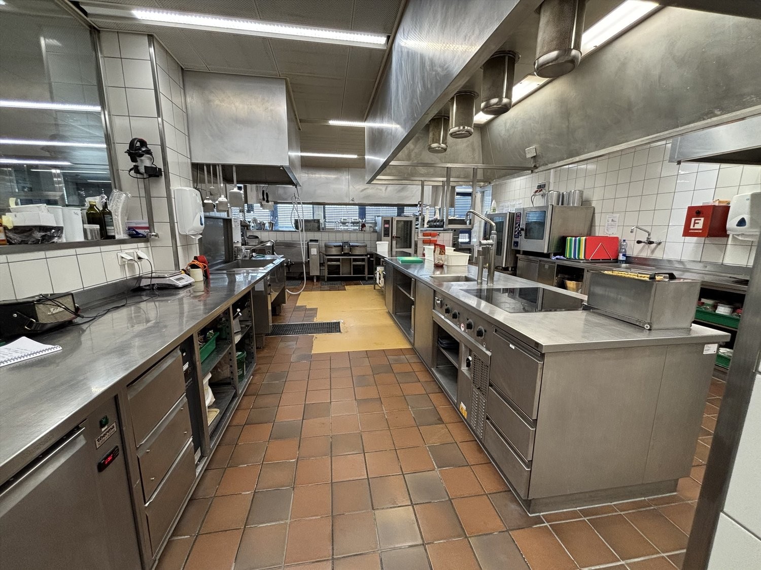 800m² restaurant