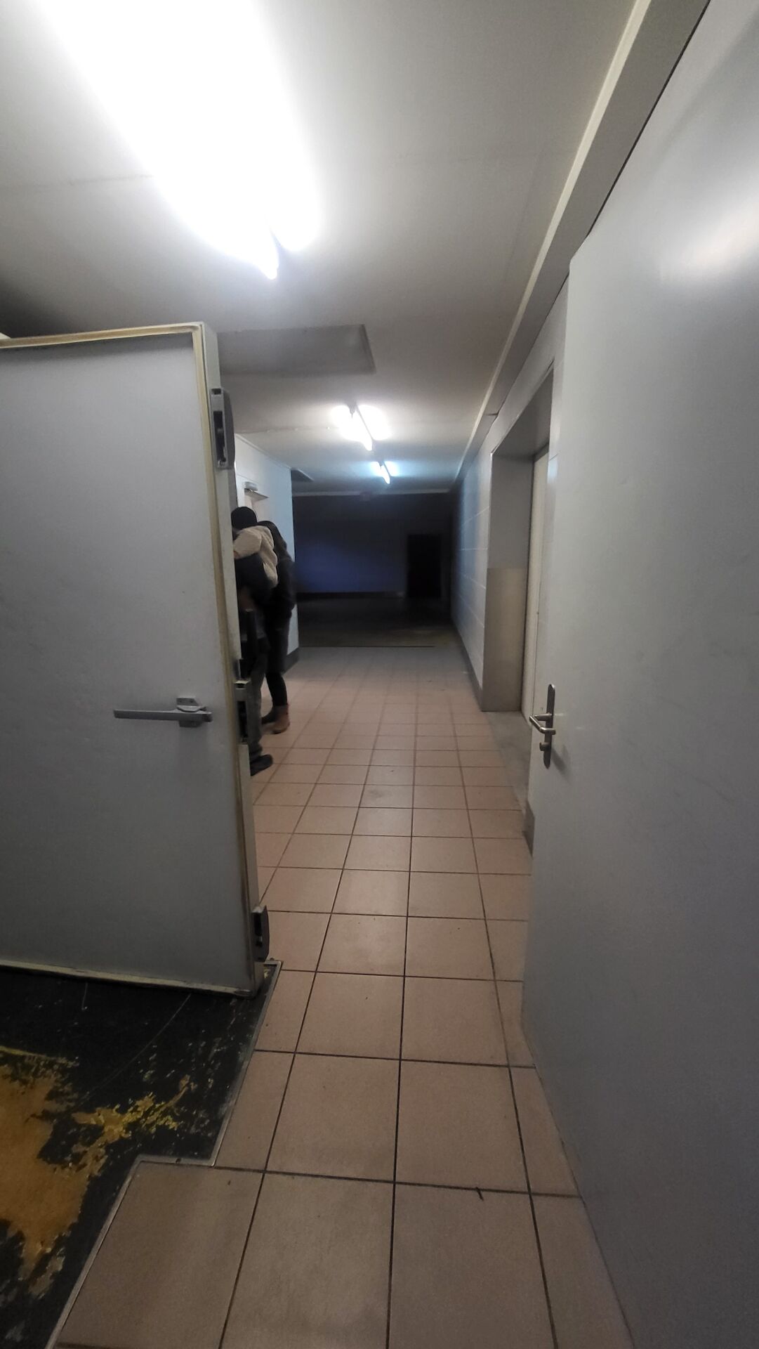 275m² storage room