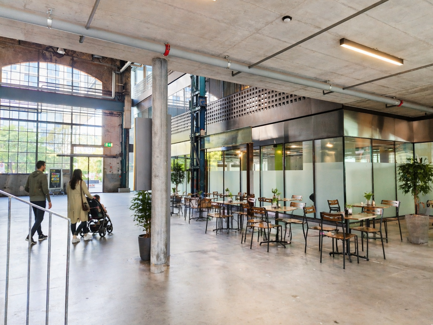 380m² shop