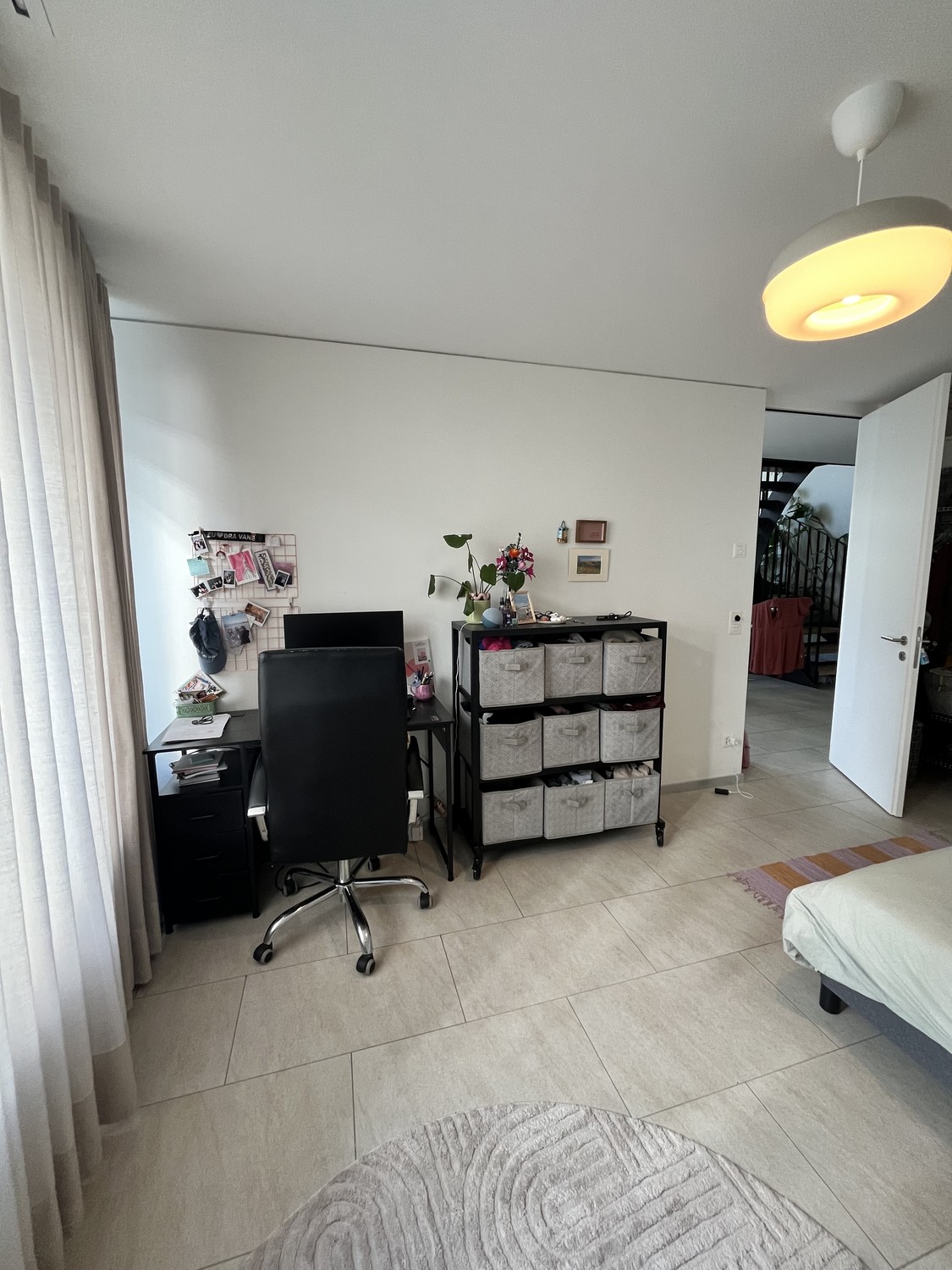 Zimmer in einer WG

Hi! 
Ich untervermiete mein Zimmer in einer Wohngemeinschaft in Zurich für 24 Tage, vom 14 August bis zum 7 September 2026.

📍 Lage: zwischen Alt-Wiedikon und Enge, nur 3 Gehminuten von Sihlcity entfernt, mit guten öffentlichen Verkehrsanbindungen

🏠 Über die Wohnung:
• WG mit 