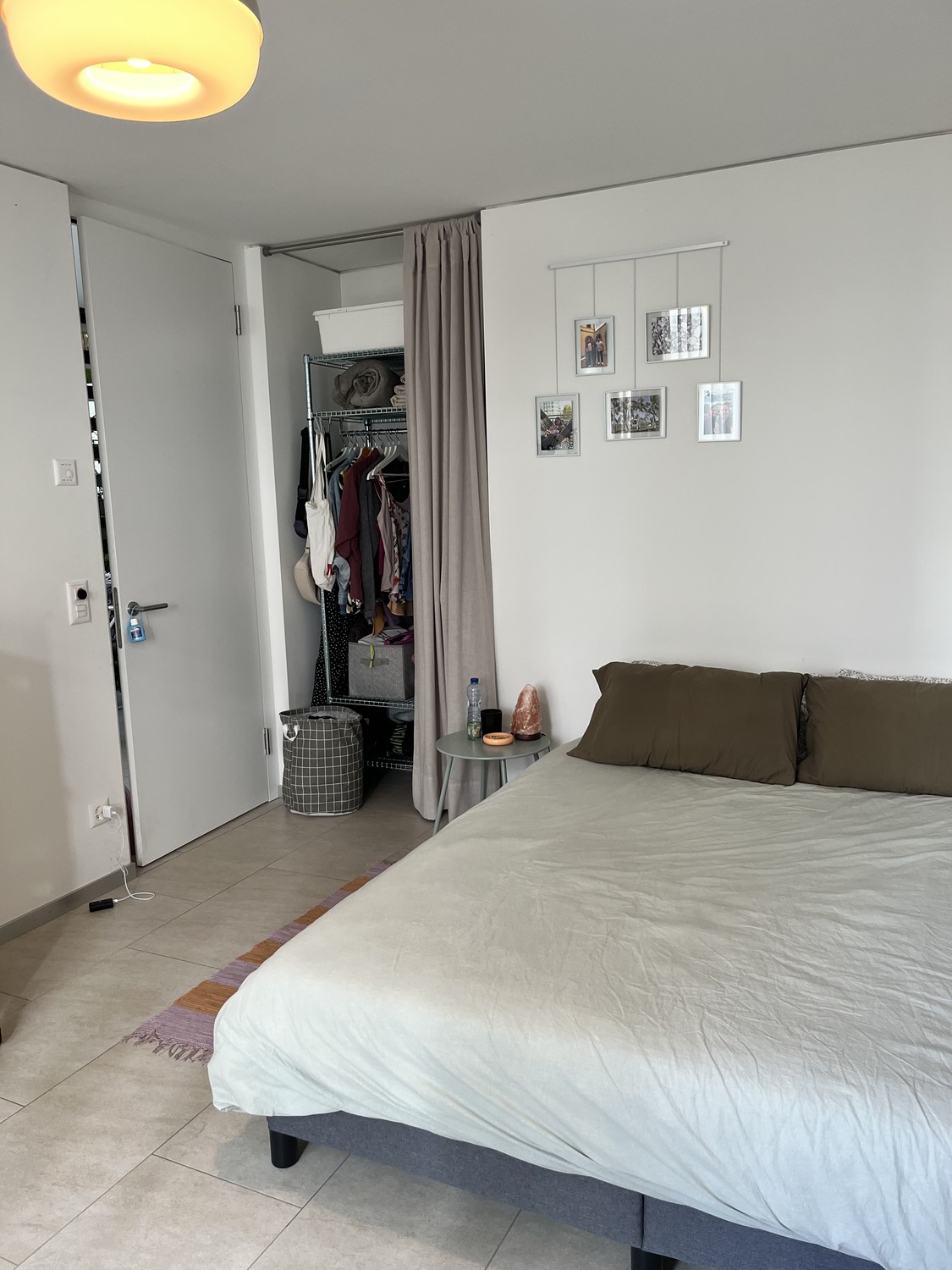 Zimmer in einer WG

Hi! 
Ich untervermiete mein Zimmer in einer Wohngemeinschaft in Zurich für 24 Tage, vom 14 August bis zum 7 September 2026.

📍 Lage: zwischen Alt-Wiedikon und Enge, nur 3 Gehminuten von Sihlcity entfernt, mit guten öffentlichen Verkehrsanbindungen

🏠 Über die Wohnung:
• WG mit 