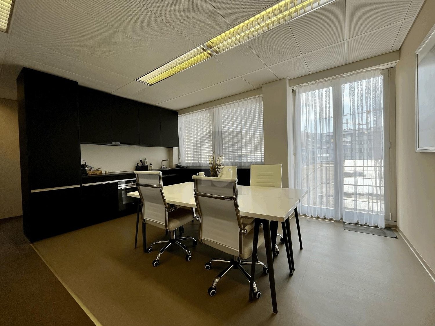 452m² office