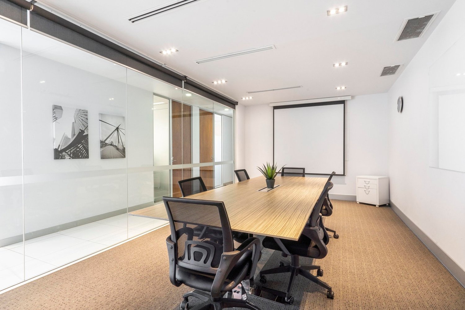150m² office