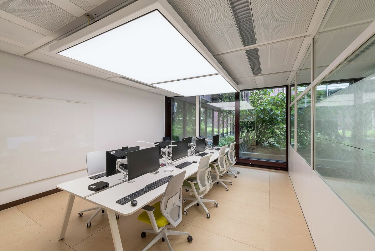 6194m² office