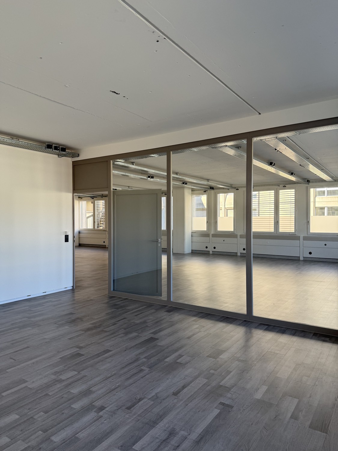 237m² office
