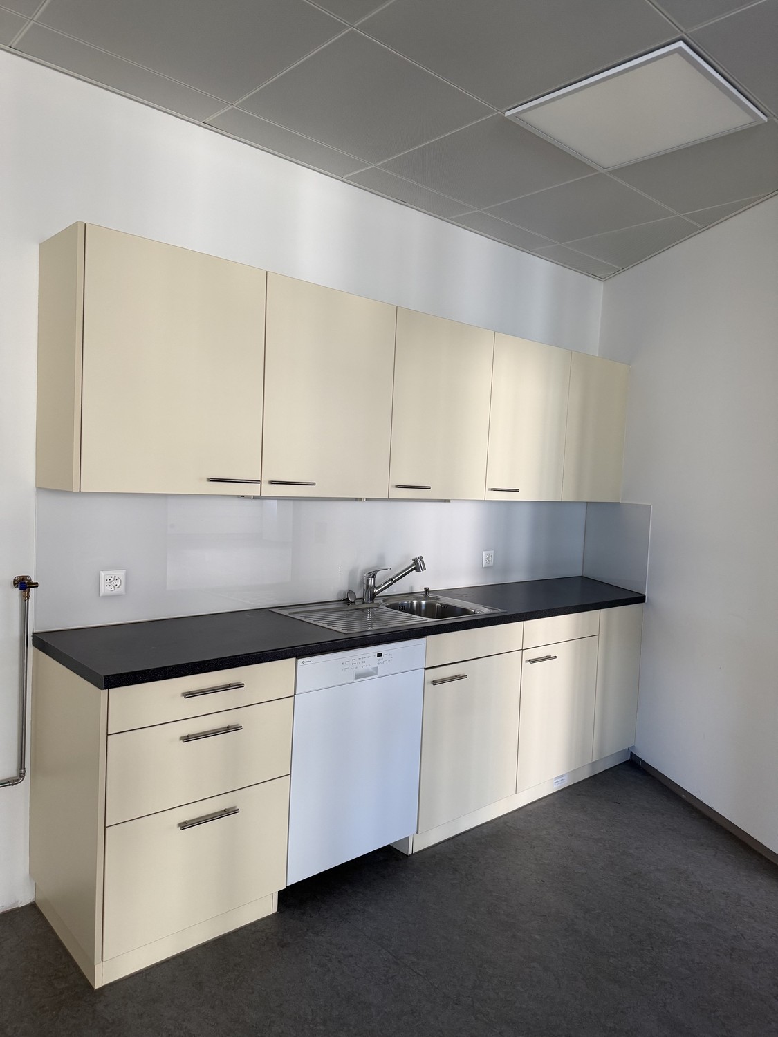 237m² office
