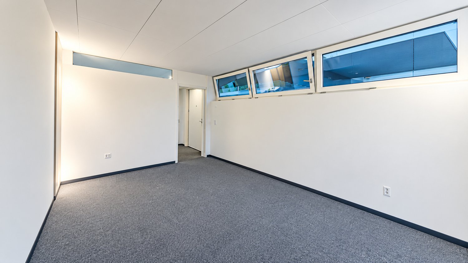 121m² office