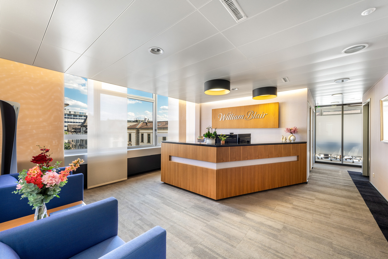 325m² office