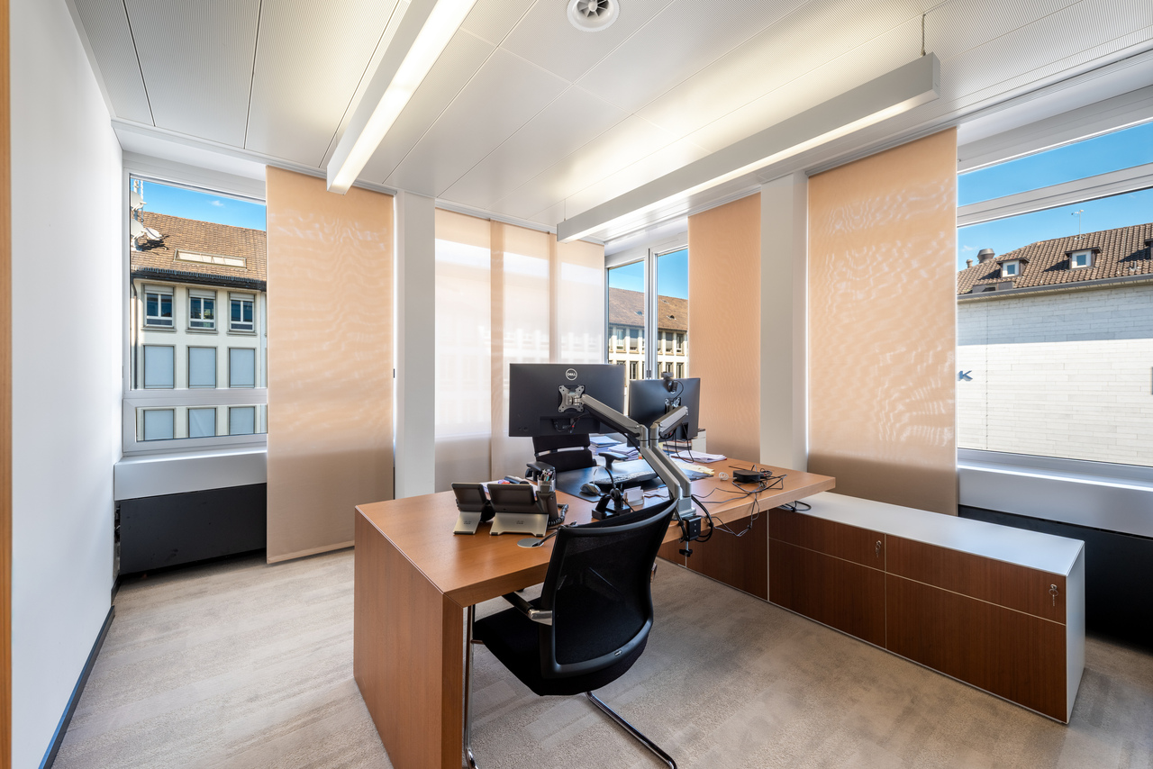 325m² office