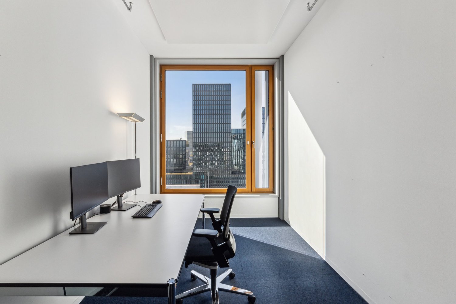 1206m² office