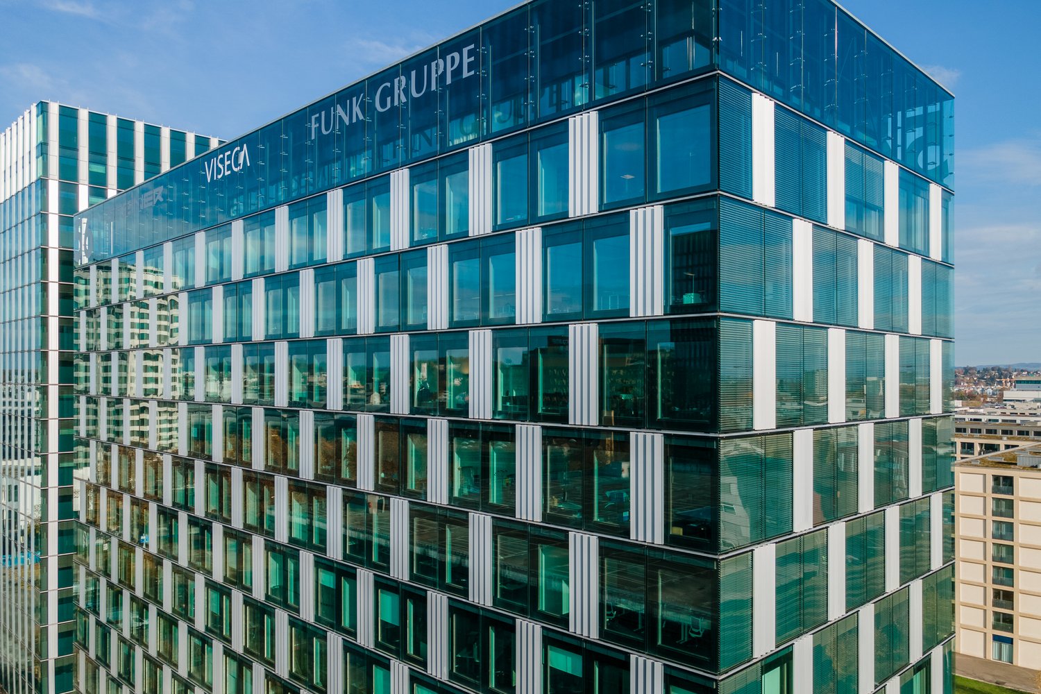 1206m² office