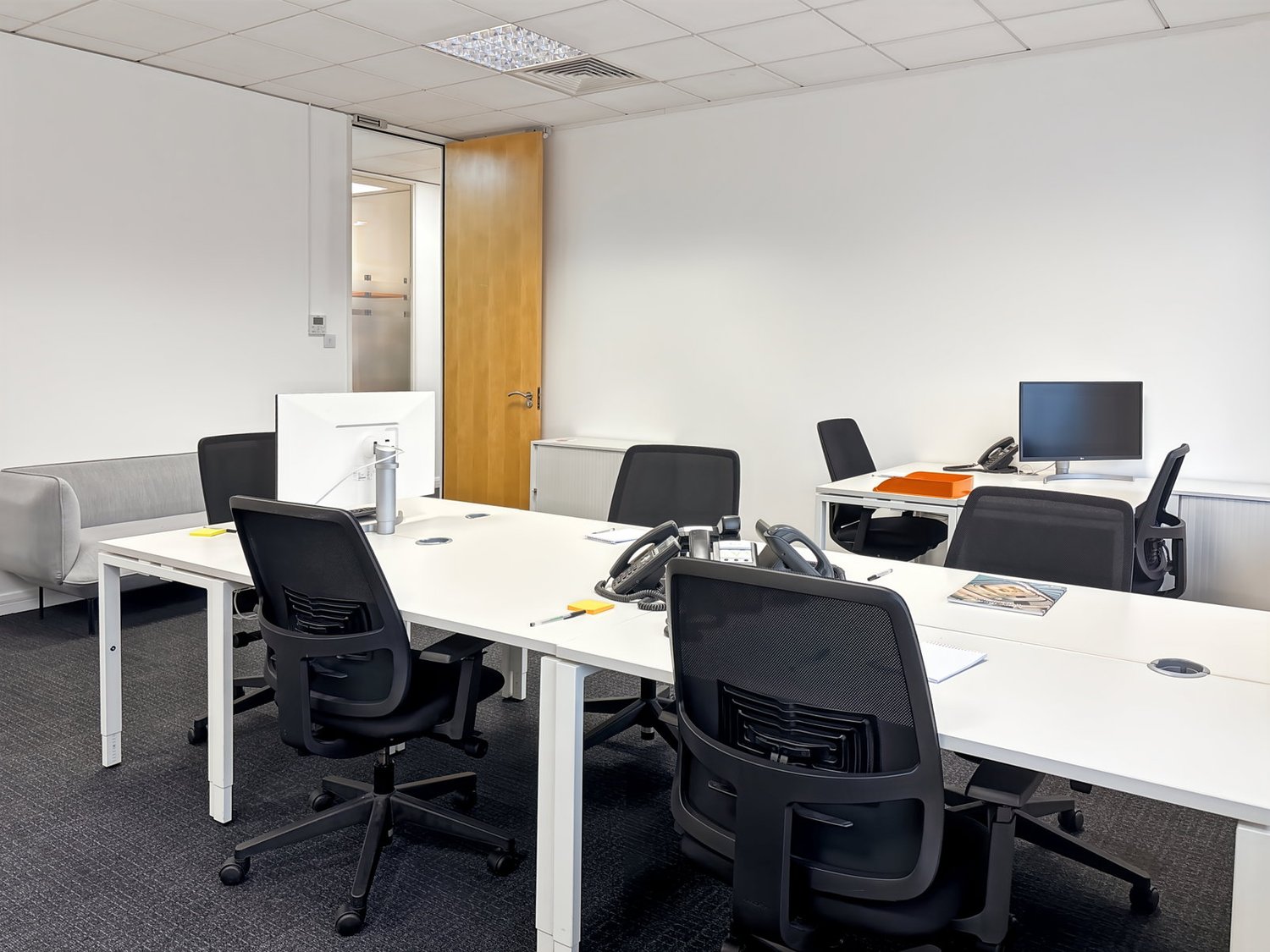300m² office