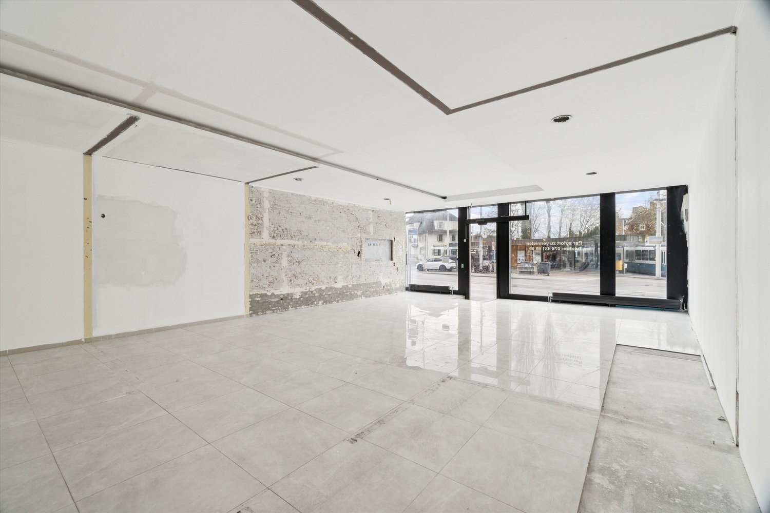 122m² commercial
