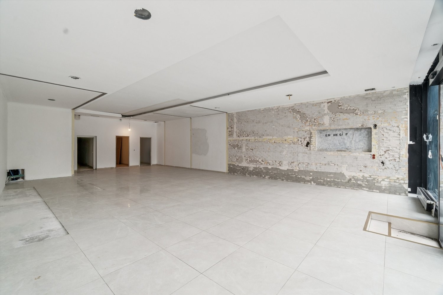 122m² commercial